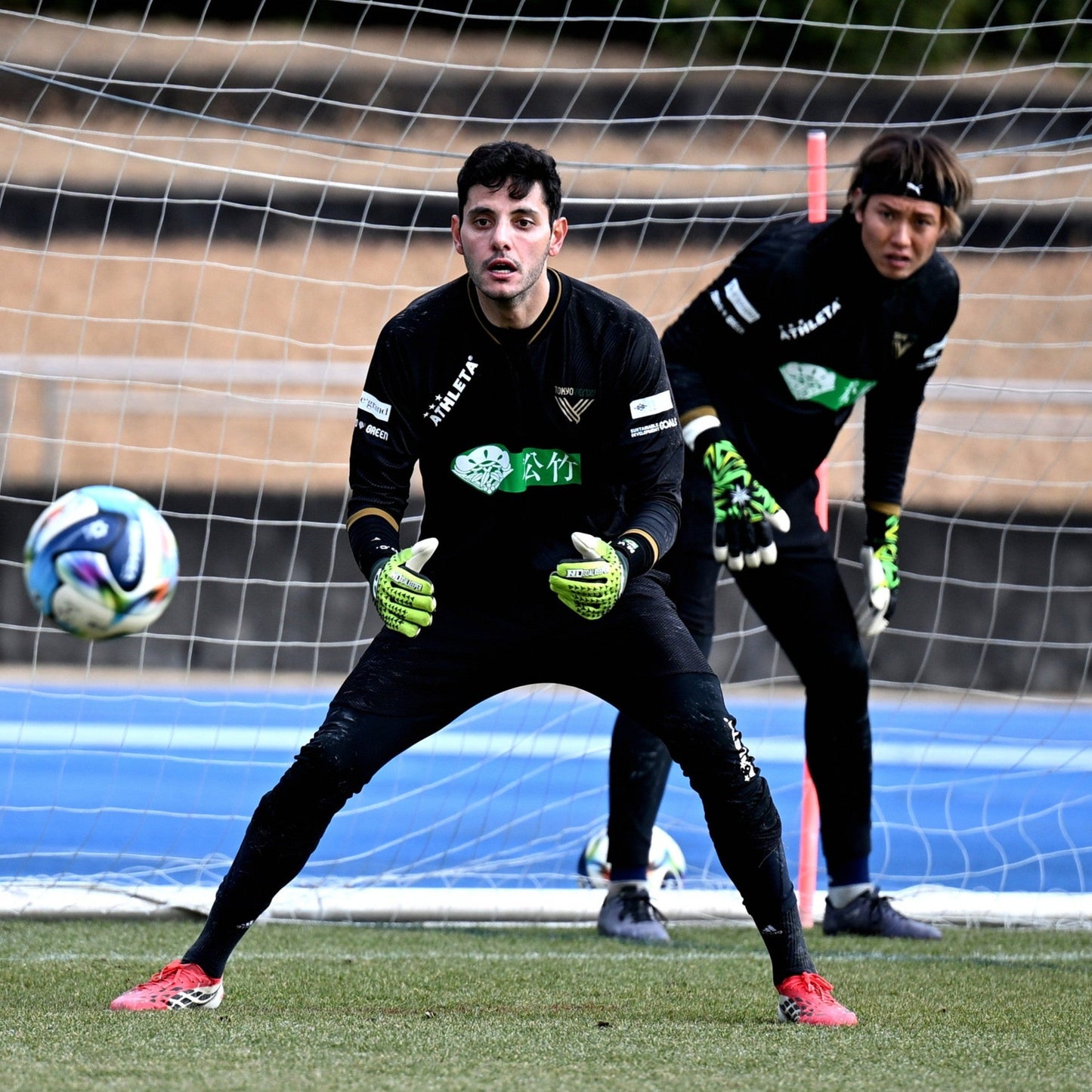 2026選手着用モデル アスレタオーセンティックプラクティスロングスリーブシャツ(BLK/GLD)